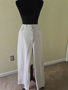 Levi's Wide Leg Cargo Jeans in Off-White